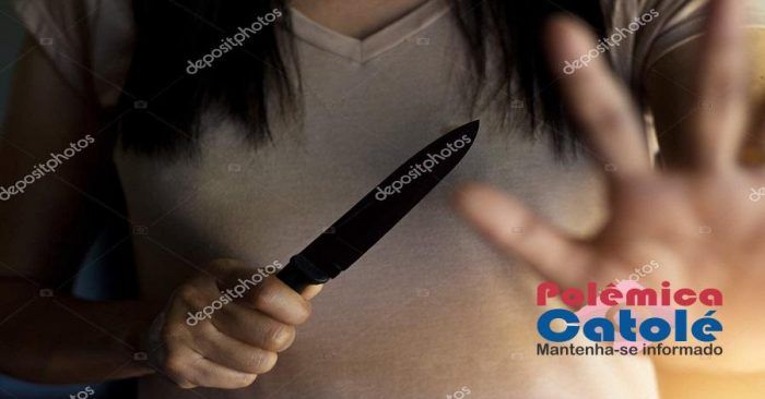 depositphotos 137437420 stock photo woman holding a knife in