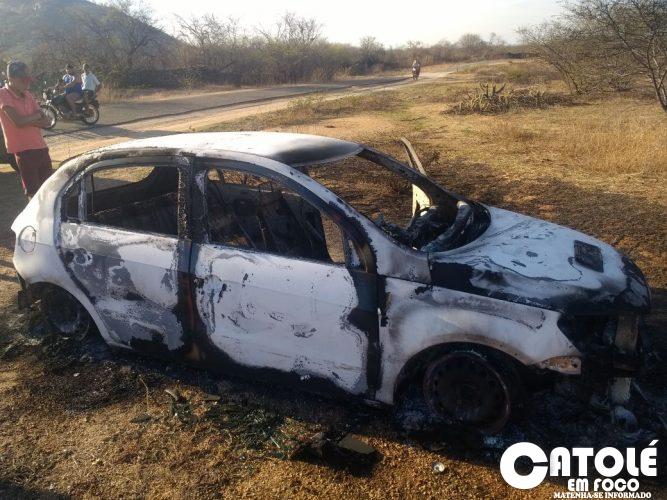 carro encontrado entre patu