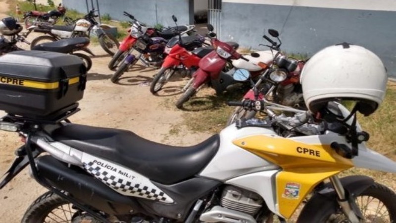 proprietarios de motos atrasadas ameacam atear fogo em viaturas da policia em jardim de piranhas