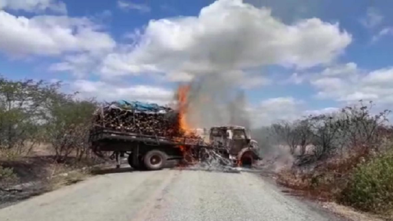 quadrilha ataca carro forte na regiao do serido