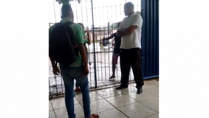 video jovens brigam violentamente em escola na pb assista