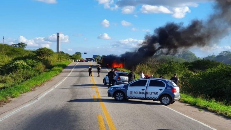 bandidos explodem carro forte no interior do rn