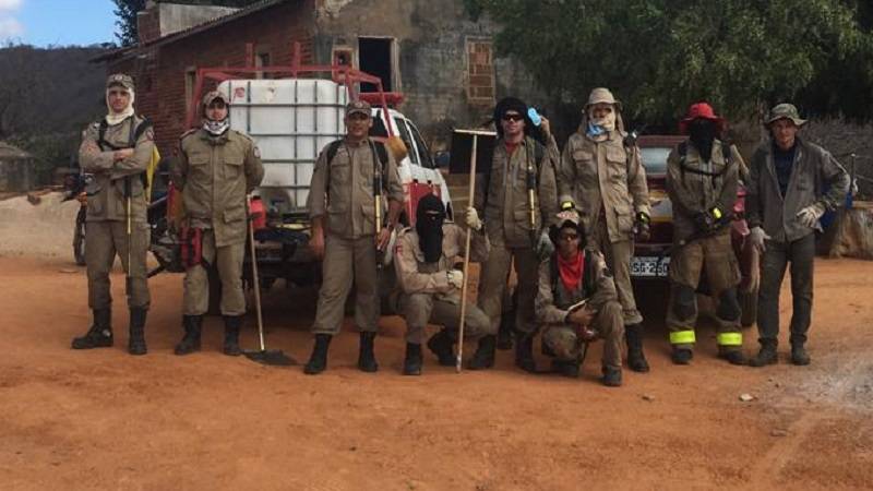 corpo de bombeiros de catole do rocha vem contendo todos os focos de incendio na regiao