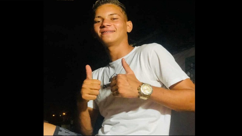 adolescente 15 anos e morto a tiros e acusados fogem de canoa na paraiba