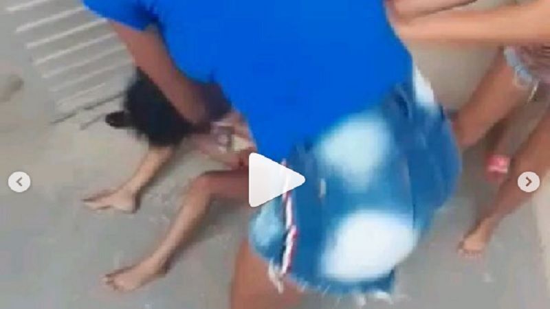 duas jovens agridem uma outra por causa de mucilon e leite em campina grande assista ao video