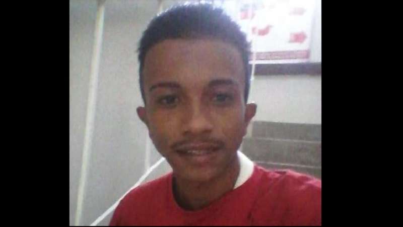 jovem e assassinado a tiros e facadas dentro de residencia na paraiba foto