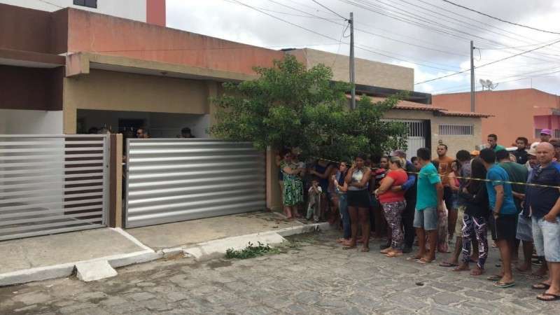 marido chega em residencia e encontra mulher e outro homem mortos na paraiba