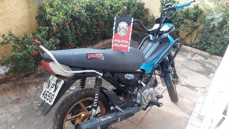 policia militar recupera moto que foi roubada ontem 17 em catole do rocha