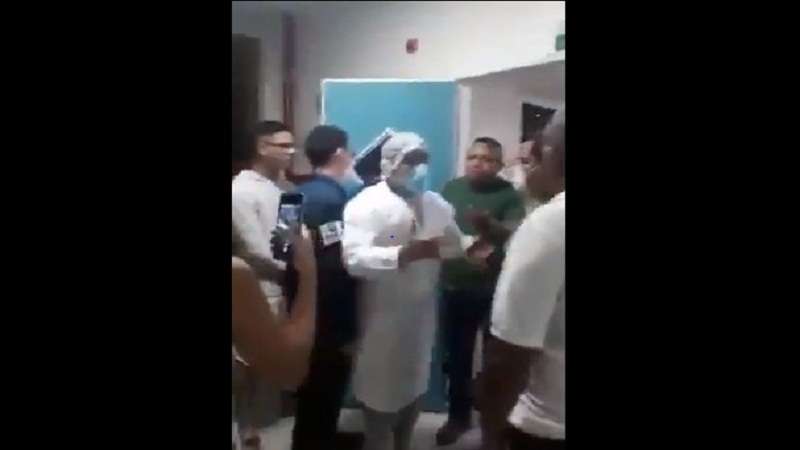 video medico e atacado por familia de paciente por ele ter colocado covid 19 no obito