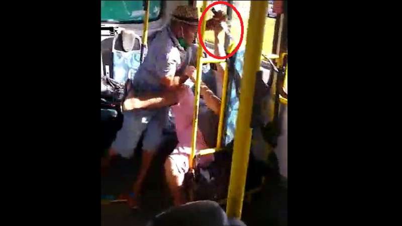 video homem leva tapa no rosto e acaba esfaqueando agressor veja