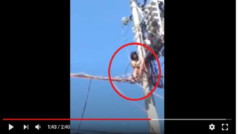 video mulher surta e caminha despida em fiacao eletrica sofre descarga eletrica e cai