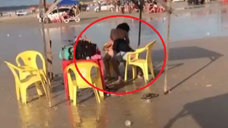 video casal e flagrado em momento intimo na praia veja