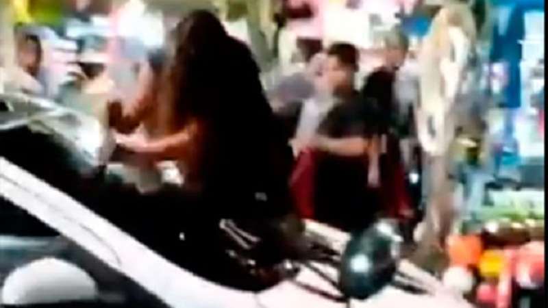 video mulher pega marido com amante e faz maior barraco no meio da rua veja