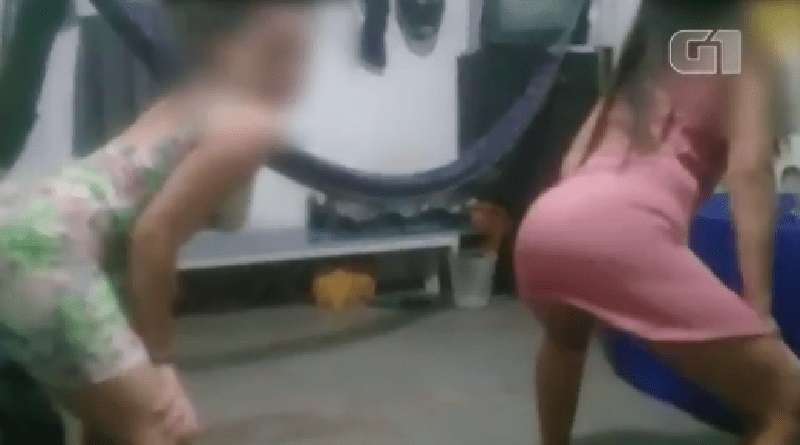 videos mostram festinha regada a funk e cerveja em departamento de transito assista