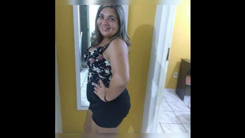 mulher e morta a facadas em apartamento companheiro e o principal suspeito