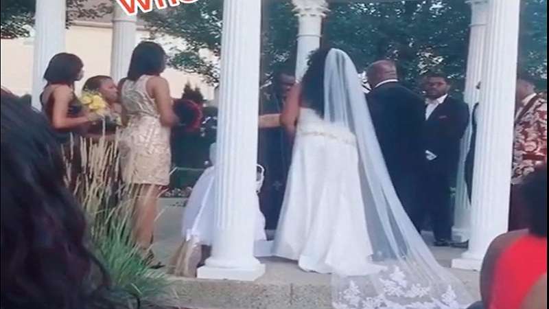 video mulher invade casamento e diz que estar gravida do noivo assita