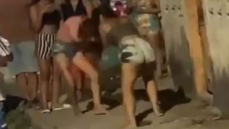 video mulheres se apaixonam pelo mesmo traficante e saem na porrada assista