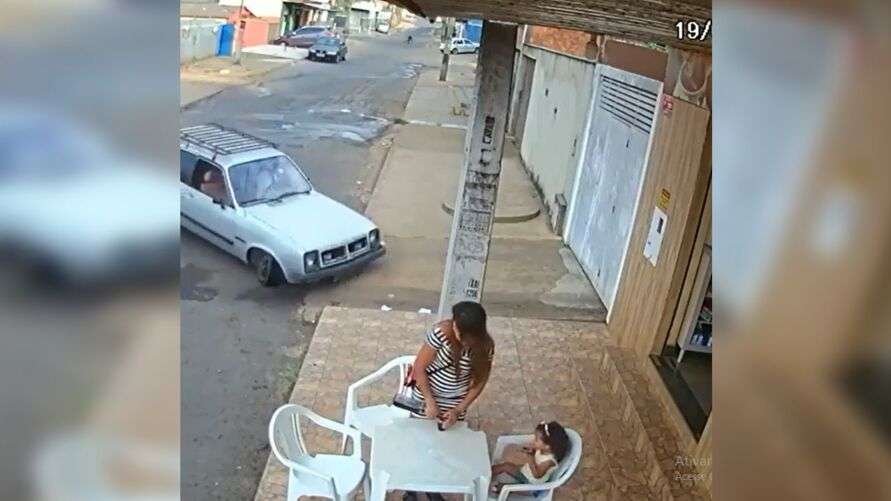 video mae e filha sao salvas por um milagre assista