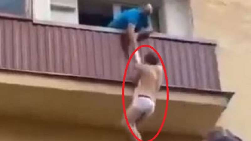 video so de cueca e meias ricardao foge de apartamento da infiel usando lencois assista