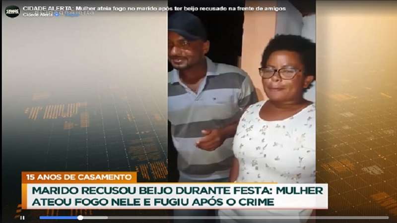 mulher ateia fogo no companheiro apos ter beijo recusado na frente dos amigos video