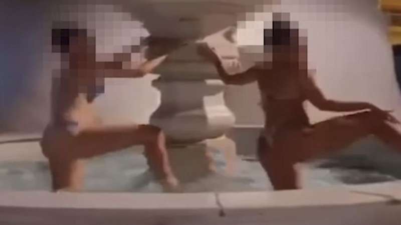 video mulheres sao presas por dancarem sem roupa em fonte e quebrarem isolamento