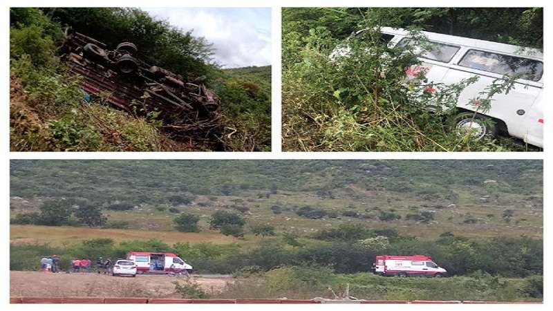 dois homens ficam feridos apos caminhao tombar e kombi sair da pista no sertao da paraiba