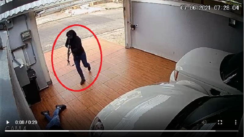 cenas fortes empresario tem casa invadida e e brutalmente executado com tiros de fuzil veja video