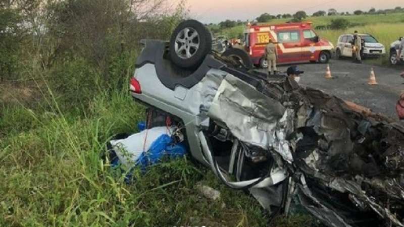 grave acidente envolvendo tres veiculos deixa uma pessoa morta e varios feridos na pb