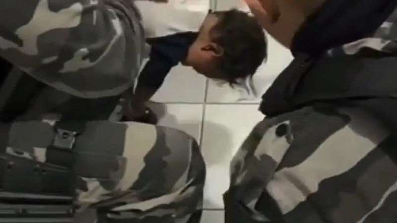 crianca de um ano e salva por policiais militares apos se engasgar na paraiba veja o video